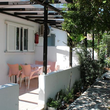 Aaron Apartments Ferma Luaran gambar