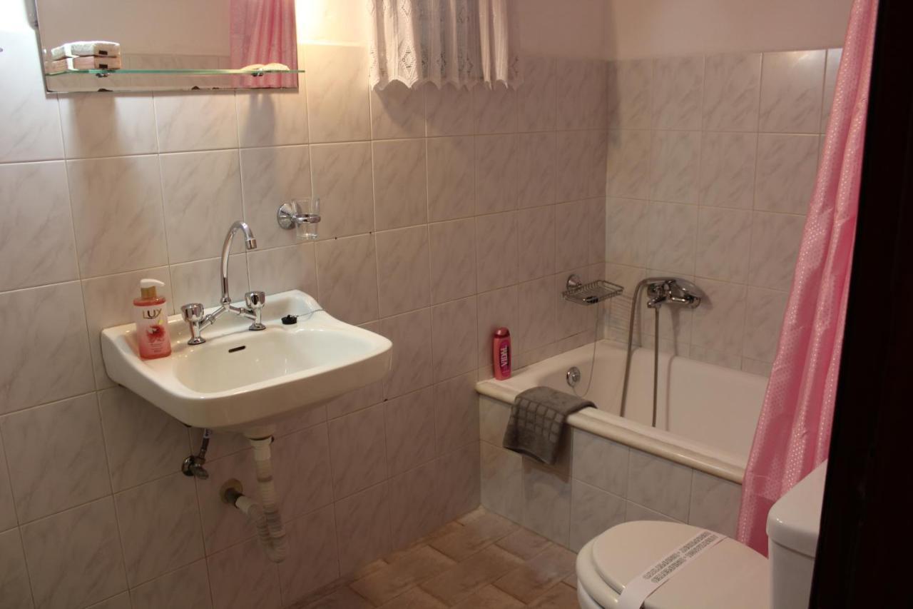 Aaron Apartments Ferma Luaran gambar