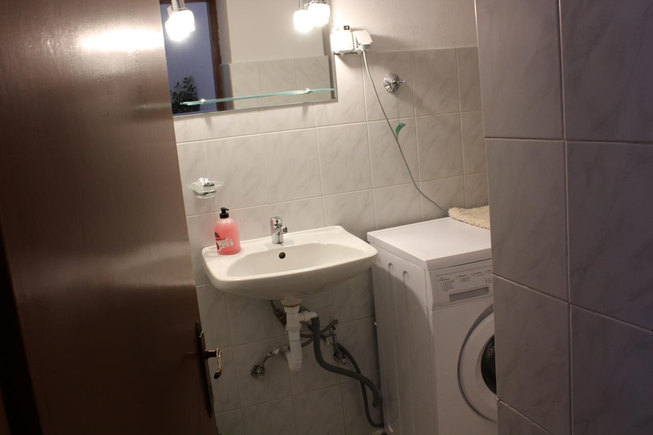 Aaron Apartments Ferma Luaran gambar