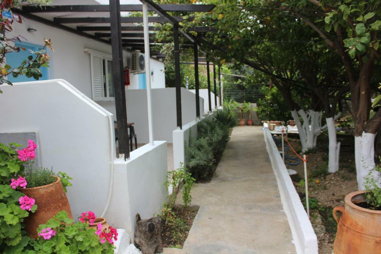 Aaron Apartments Ferma Luaran gambar
